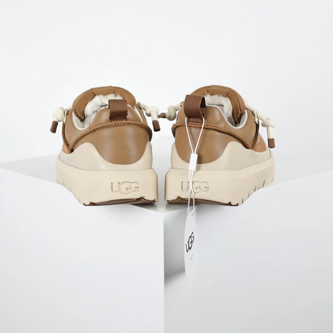Copy price 💰700 Core recommendation Good price It is a very suitable choice for home furnishings. In recent years, uug has launched a series of styles, which are partial to the preferences of young consumers and have also moved to the forefront of fashion trends. Shoe body material: water-repellent coated suede upper, 17mm UGGPURE™ implantable wool insole, lightweight non-slip and comfortable rubber outsole, with brand LOGO and trademark, with full packaging. Size: 35 36 37 38 39 40 41 42 43 44 45
